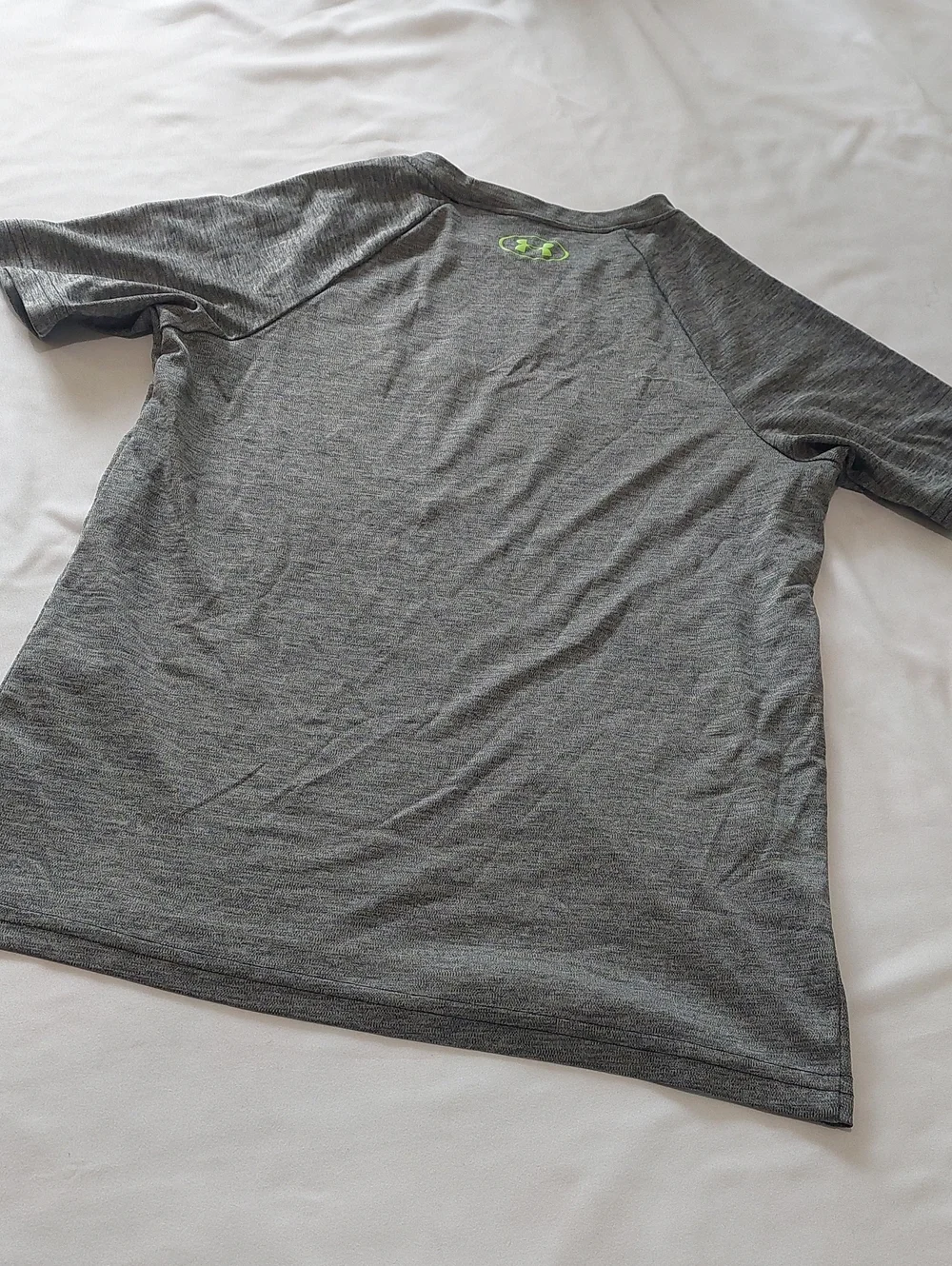 Under Armour Boys Size 7,8.Gray And Green Logo